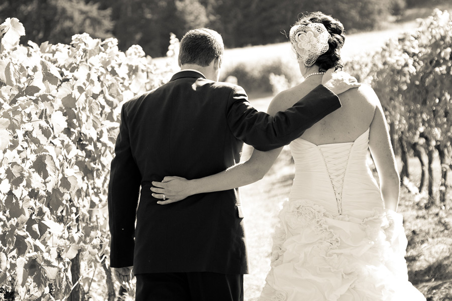 sweet-cheeks-oregon-wedding-photographer-015 Eugene Wedding Photographer | Sweet Cheeks Winery | Kerry & Nathan