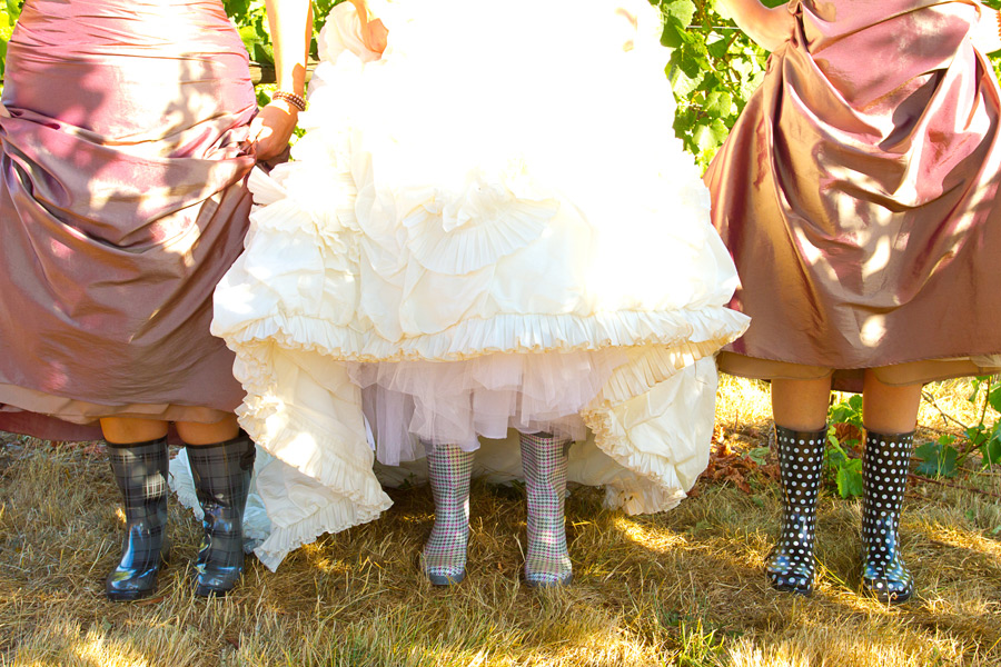 sweet-cheeks-oregon-wedding-photographer-029 Eugene Wedding Photographer | Sweet Cheeks Winery | Kerry & Nathan