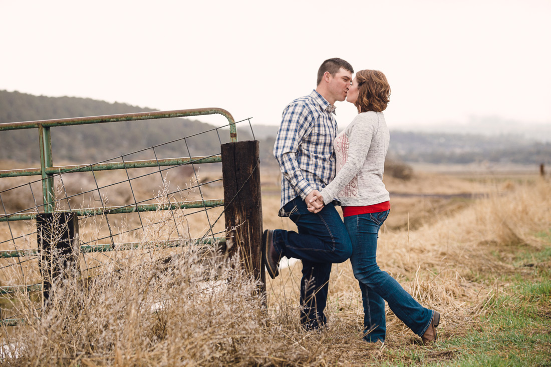 Klamath Falls Engagement | Victoria & Jason | Southern Oregon Wedding Photographer