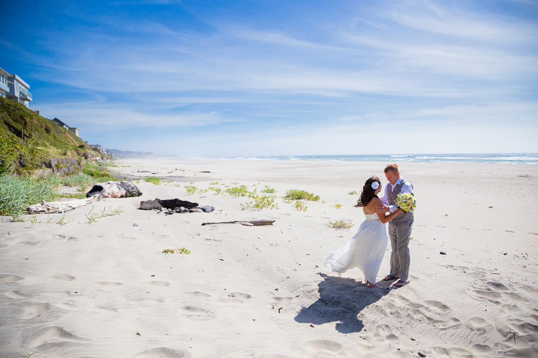 Road’s End Beach | Lincoln City Oregon Wedding | Amanda & Spencer | Small Destination Wedding Elopement