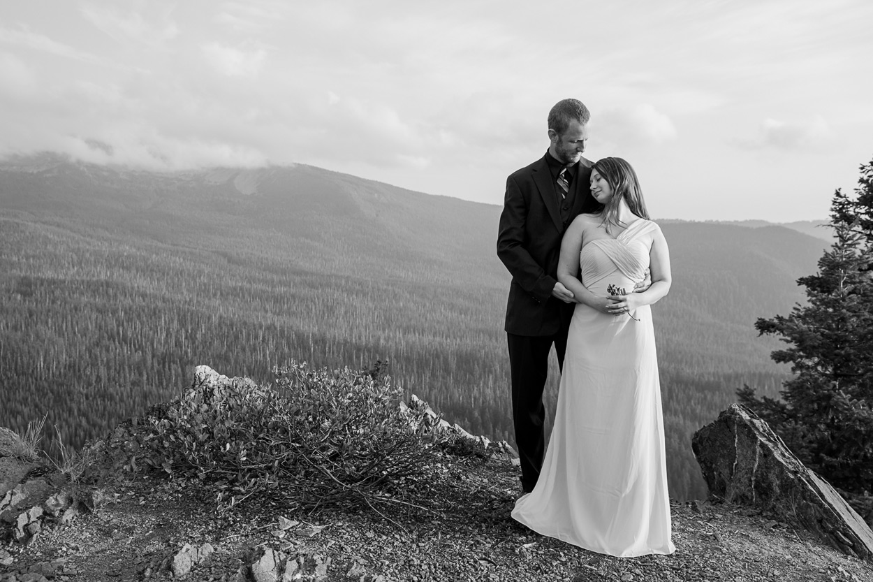 oregon-engagement-015 Oregon Engagement Session | Diamond Peak Wilderness | Julia & Jonathan