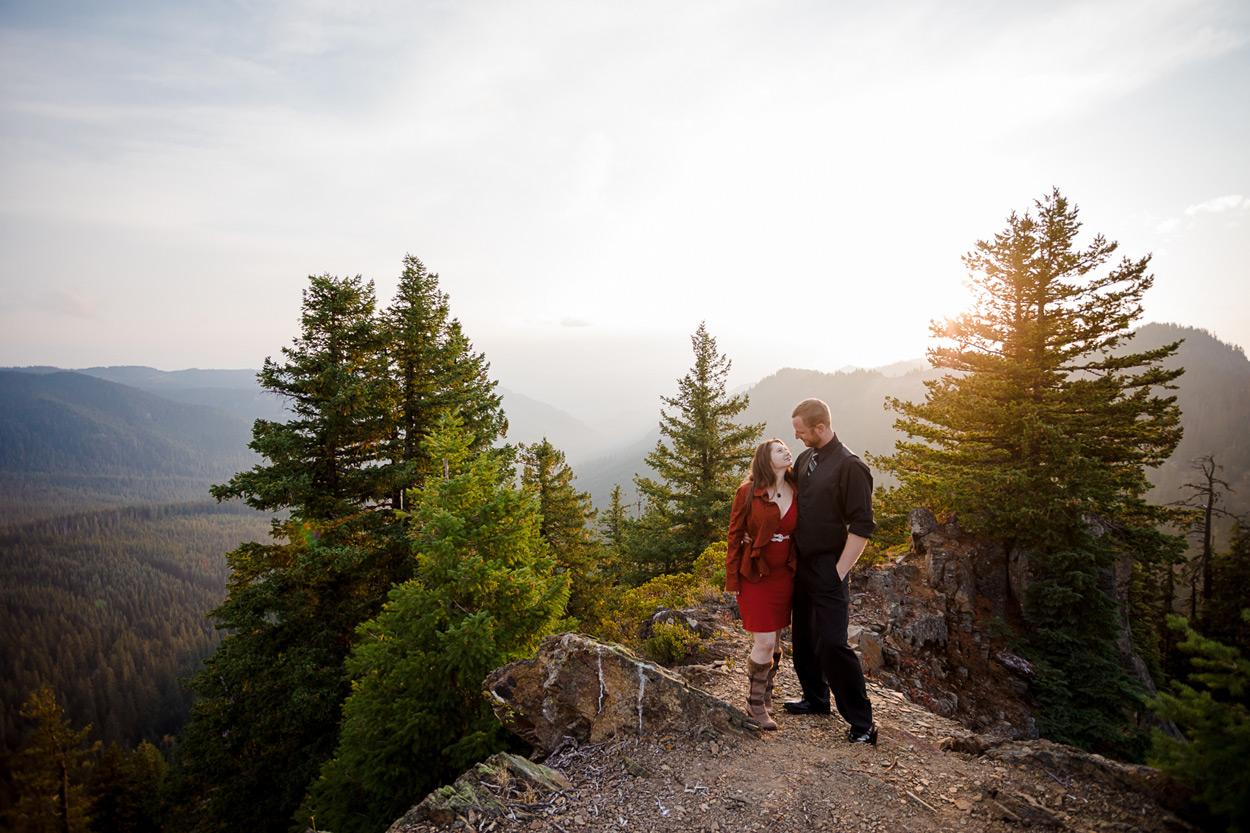 oregon-engagement-018 Oregon Engagement Session | Diamond Peak Wilderness | Julia & Jonathan