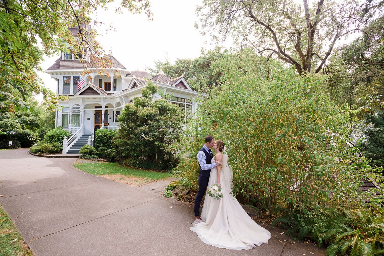 deepwood-museum-wedding-41 Deepwood Museum Wedding | Salem Oregon | Violet & Austin