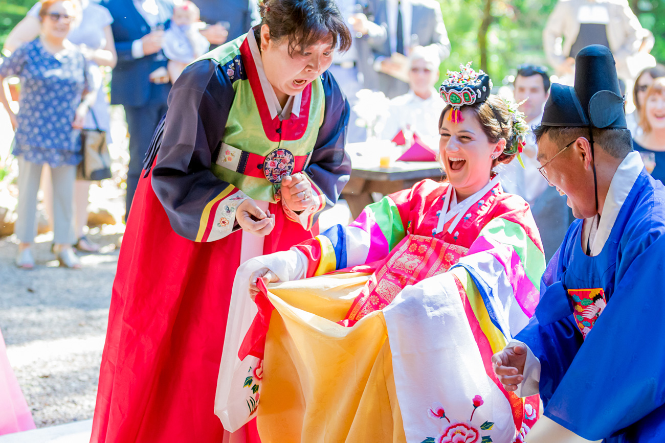 loloma-lodge-oregon-wedding-26 Loloma Lodge Oregon Wedding | Anna & Justin | Traditional Korean Tea Ceremony